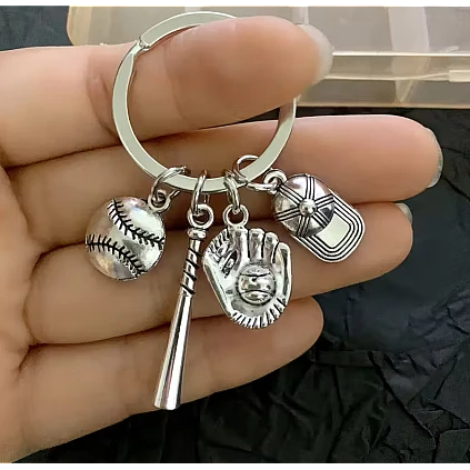Keyring Silver: Glove, bat, ball, cap