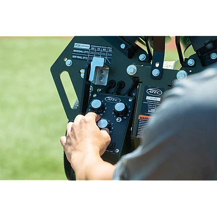 Atec M3X 2.0 Baseball + Softball auf Caddypod: 110V