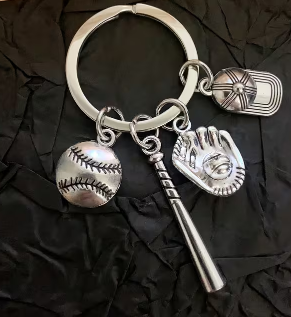 Keyring Silver: Glove, bat, ball, cap