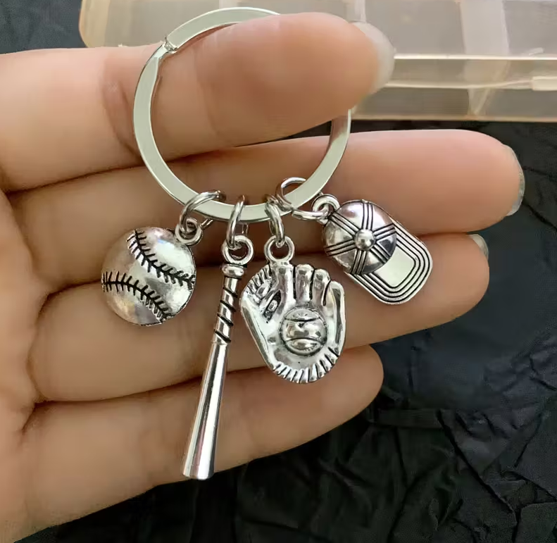 Keyring Silver: Glove, bat, ball, cap