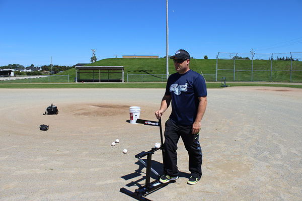 Louisville Slugger Schwarz Flamme Pitching Maschine